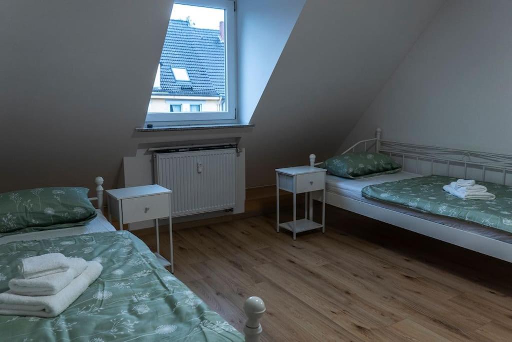 Moderne Ferienwohnung In Gelsenkirchen-Schalke Fuer 1 Bis 7 Personen Mit Terrasse, Ideal Fuer Gruppen & Stadionbesuche 외부 사진