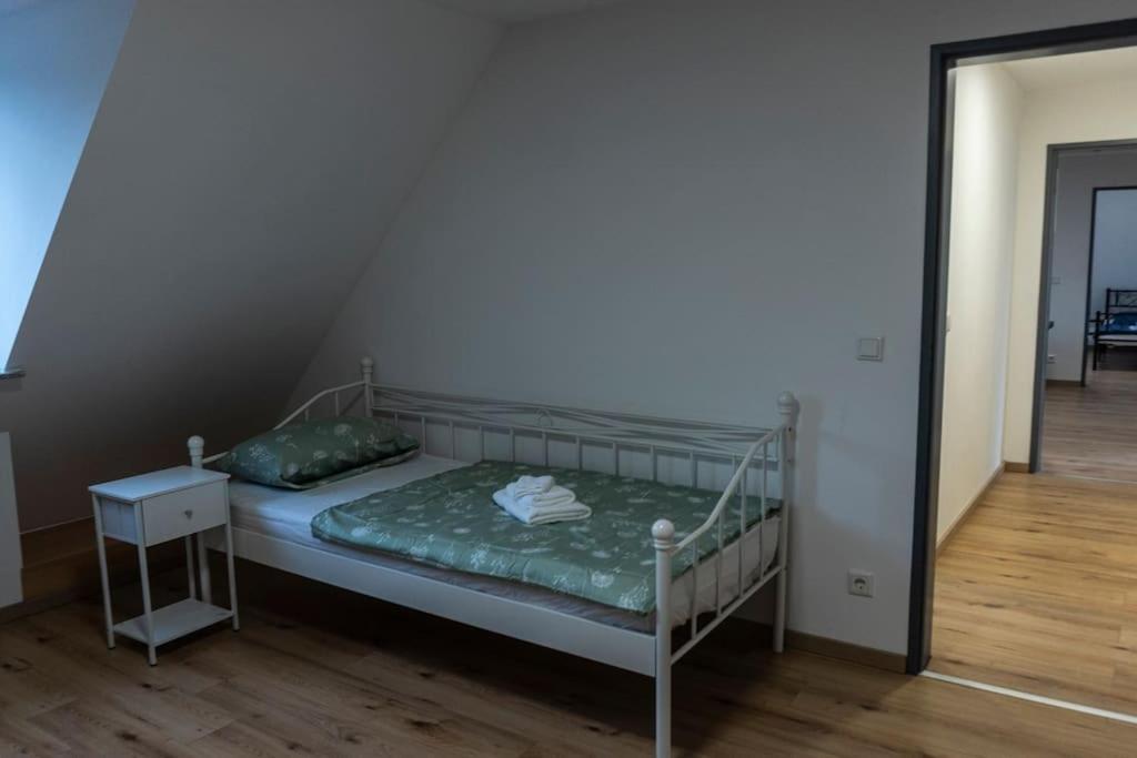 Moderne Ferienwohnung In Gelsenkirchen-Schalke Fuer 1 Bis 7 Personen Mit Terrasse, Ideal Fuer Gruppen & Stadionbesuche 외부 사진