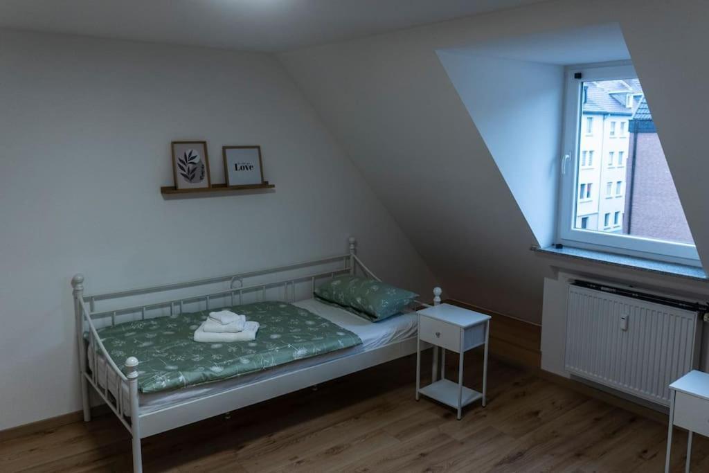 Moderne Ferienwohnung In Gelsenkirchen-Schalke Fuer 1 Bis 7 Personen Mit Terrasse, Ideal Fuer Gruppen & Stadionbesuche 외부 사진