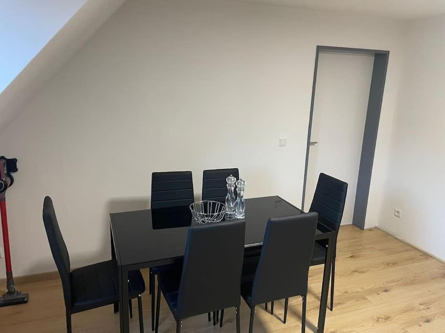 Moderne Ferienwohnung In Gelsenkirchen-Schalke Fuer 1 Bis 7 Personen Mit Terrasse, Ideal Fuer Gruppen & Stadionbesuche 외부 사진