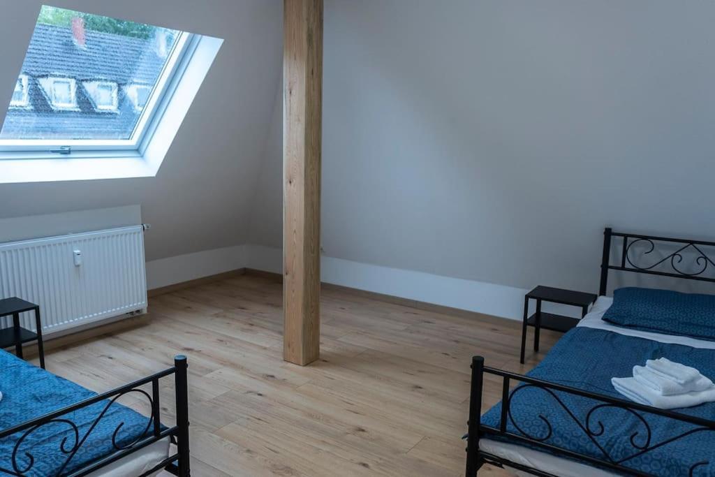 Moderne Ferienwohnung In Gelsenkirchen-Schalke Fuer 1 Bis 7 Personen Mit Terrasse, Ideal Fuer Gruppen & Stadionbesuche 외부 사진