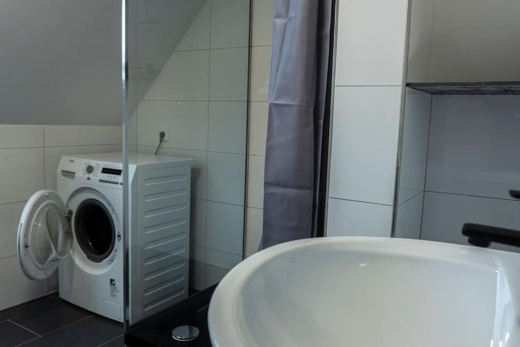 Moderne Ferienwohnung In Gelsenkirchen-Schalke Fuer 1 Bis 7 Personen Mit Terrasse, Ideal Fuer Gruppen & Stadionbesuche 외부 사진