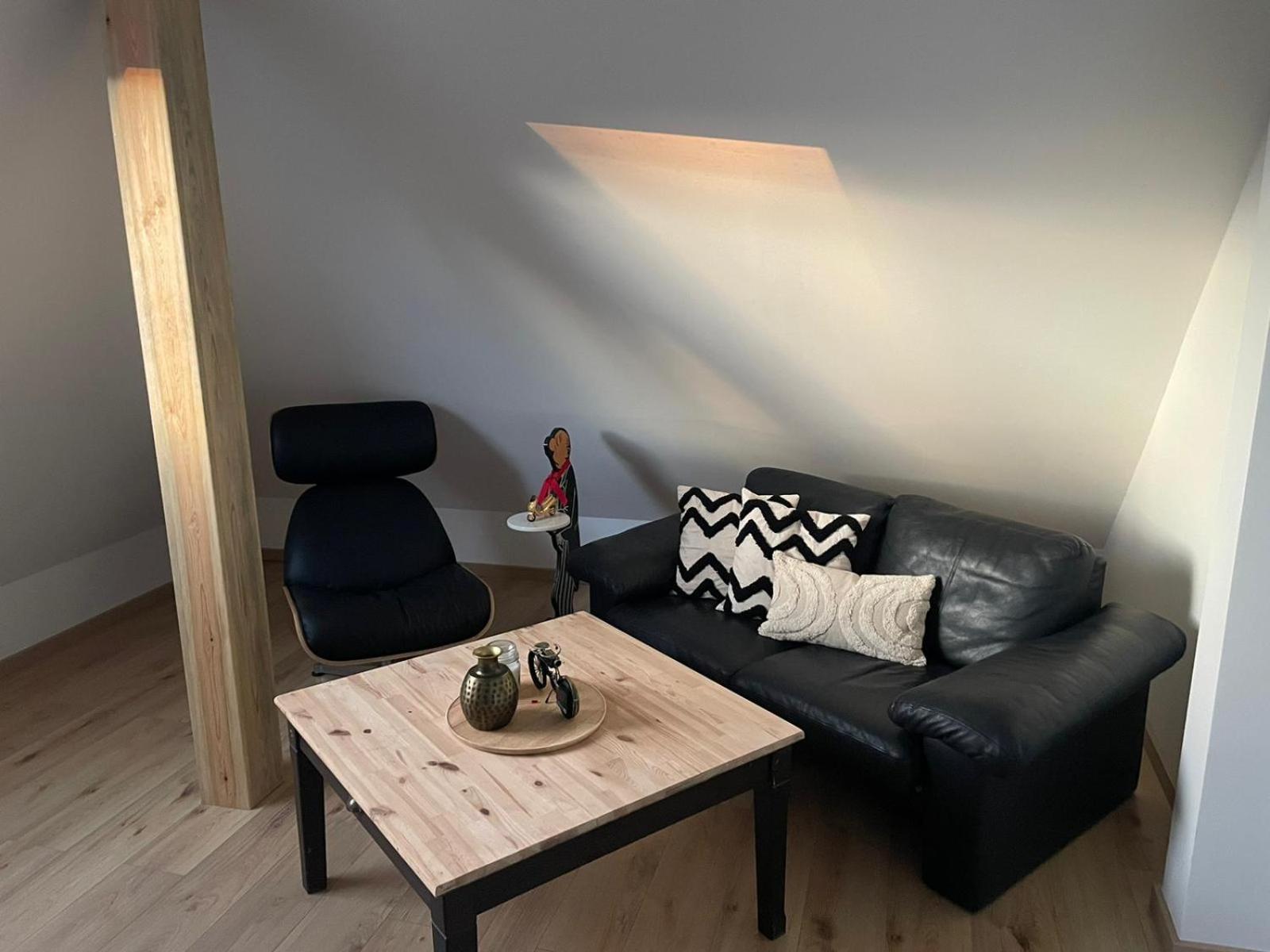 Moderne Ferienwohnung In Gelsenkirchen-Schalke Fuer 1 Bis 7 Personen Mit Terrasse, Ideal Fuer Gruppen & Stadionbesuche 외부 사진