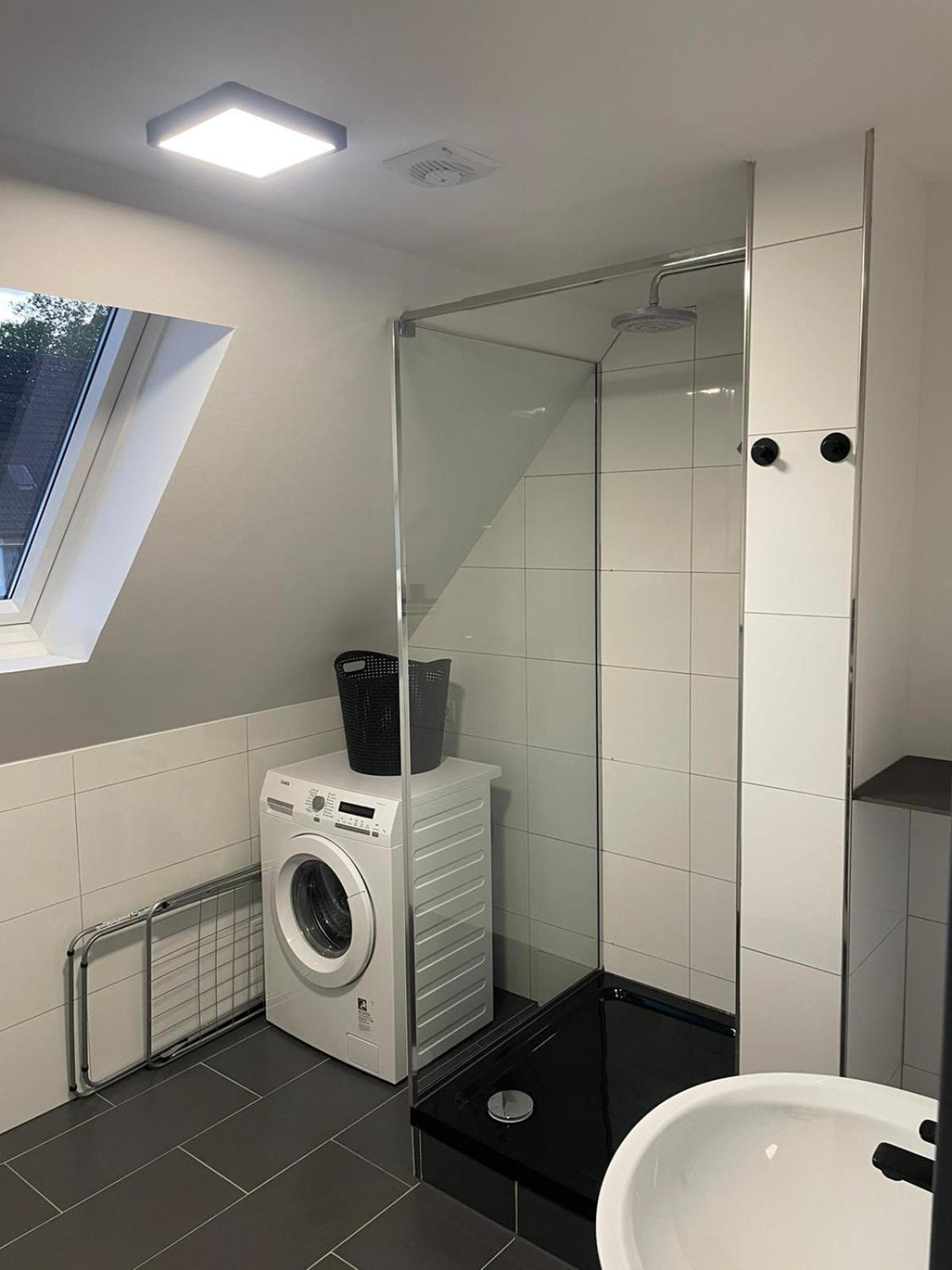 Moderne Ferienwohnung In Gelsenkirchen-Schalke Fuer 1 Bis 7 Personen Mit Terrasse, Ideal Fuer Gruppen & Stadionbesuche 외부 사진