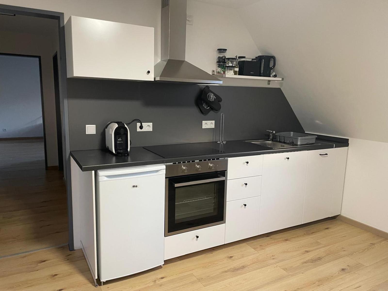 Moderne Ferienwohnung In Gelsenkirchen-Schalke Fuer 1 Bis 7 Personen Mit Terrasse, Ideal Fuer Gruppen & Stadionbesuche 외부 사진