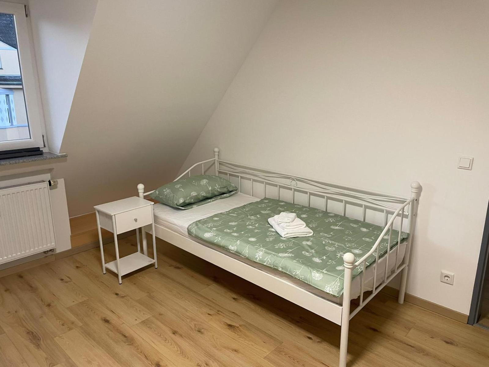 Moderne Ferienwohnung In Gelsenkirchen-Schalke Fuer 1 Bis 7 Personen Mit Terrasse, Ideal Fuer Gruppen & Stadionbesuche 외부 사진